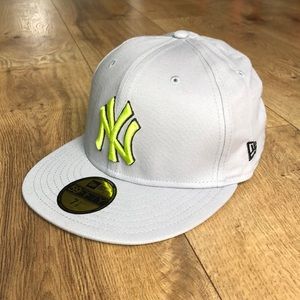 New Era Yankees Fitted 59/50 Bball Cap Size 7 1/8